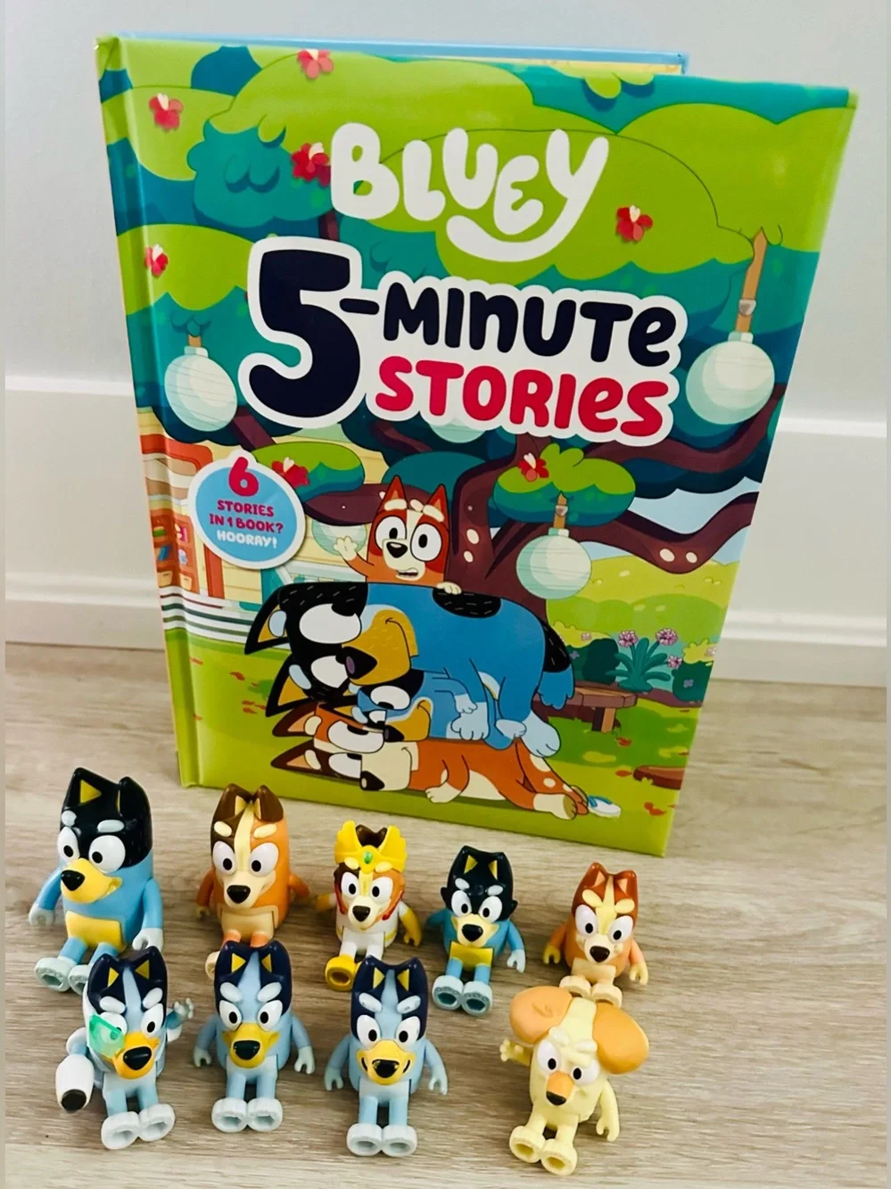 BLUEY Bundle - Hardcover Book, 5-Minute Stories AND 9 Bluey plastic figures